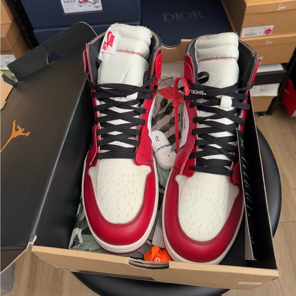 Nike Air Jordan 1 OG x Off-White Chicago - Picture 9 of 16